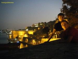 Vista nocturna de Valletta