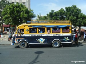 Llamativo transporte común 