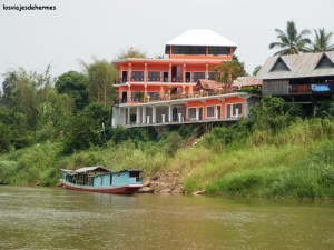 Vista de la guesthouse desde el agua