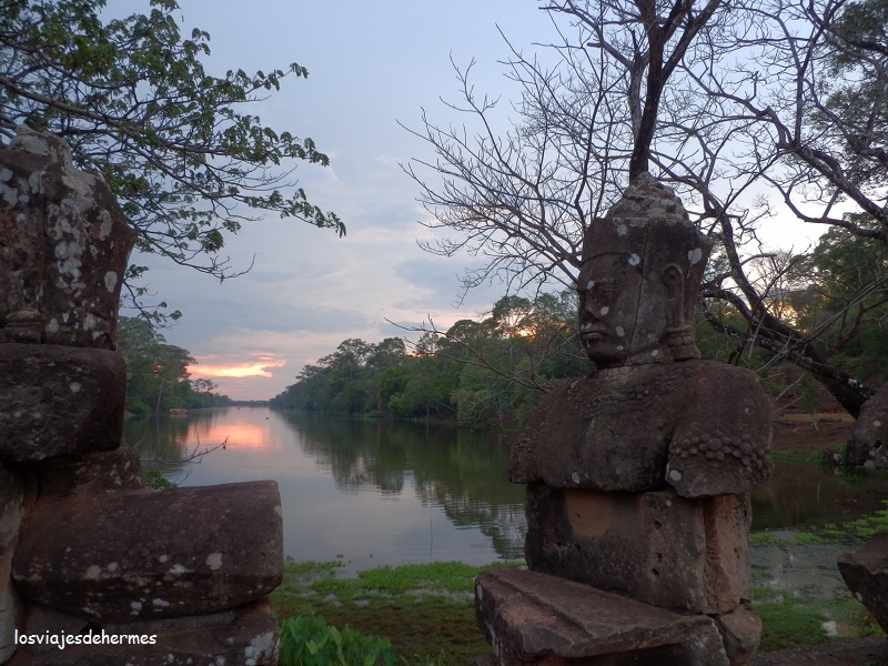 Vista al atardecer desde el puente de la puerta sur