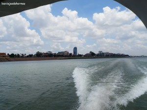 Dejando atrás Phnom Penh