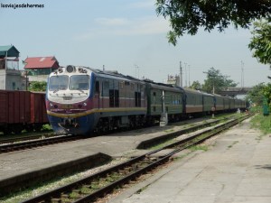 Paso de un tren en Ninh Binh