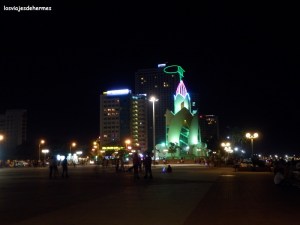Vista nocturna de la ciudad