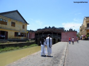 Paseando con el traje típico