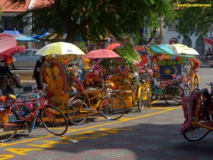 Llamativos ciclotaxis de Malaca ("Trishaw"