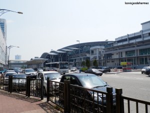 Complejo fronterizo y parada de bus en JB