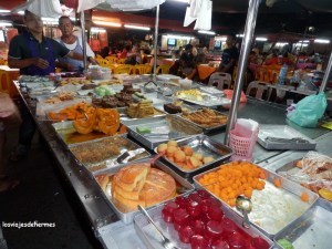 Mercado nocturno de Kota Barhu