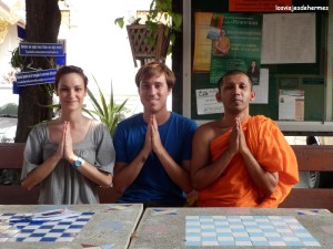 Programa para hablar en inglés con los monjes (Wat Chedi Luang)