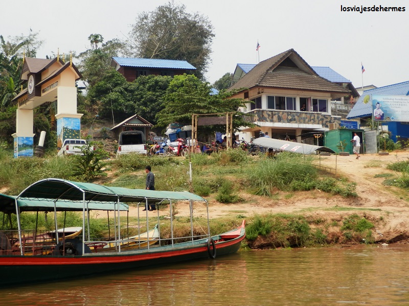 Orilla tailandesa de la frontera