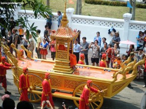 Carroza en un desfile en Luang Prabang