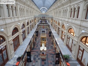Interior de una galería comercial