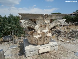 Detalle de una columna corintia