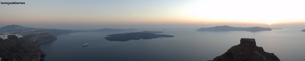 El sol cae sobre Santorini